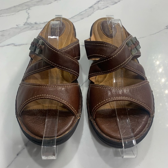 Clark’s Artisan Women’s Brown‎ Slip On Sandals Size 11M - Picture 1 of 7